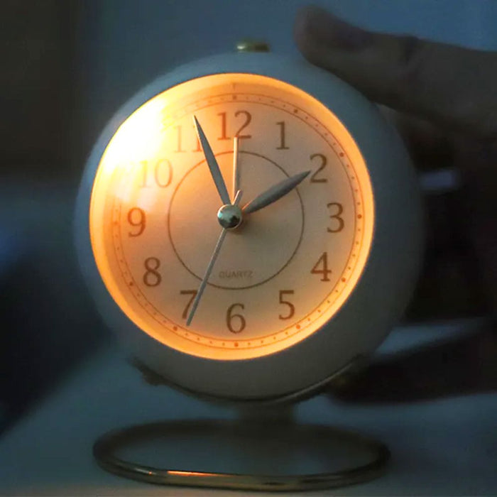 Vintage Non-Ticking Desk Clock - Silent & Battery-Powered
