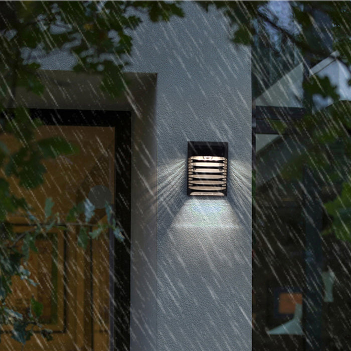 Solar Powered LED Outdoor Breathing Constant Fence Light_6